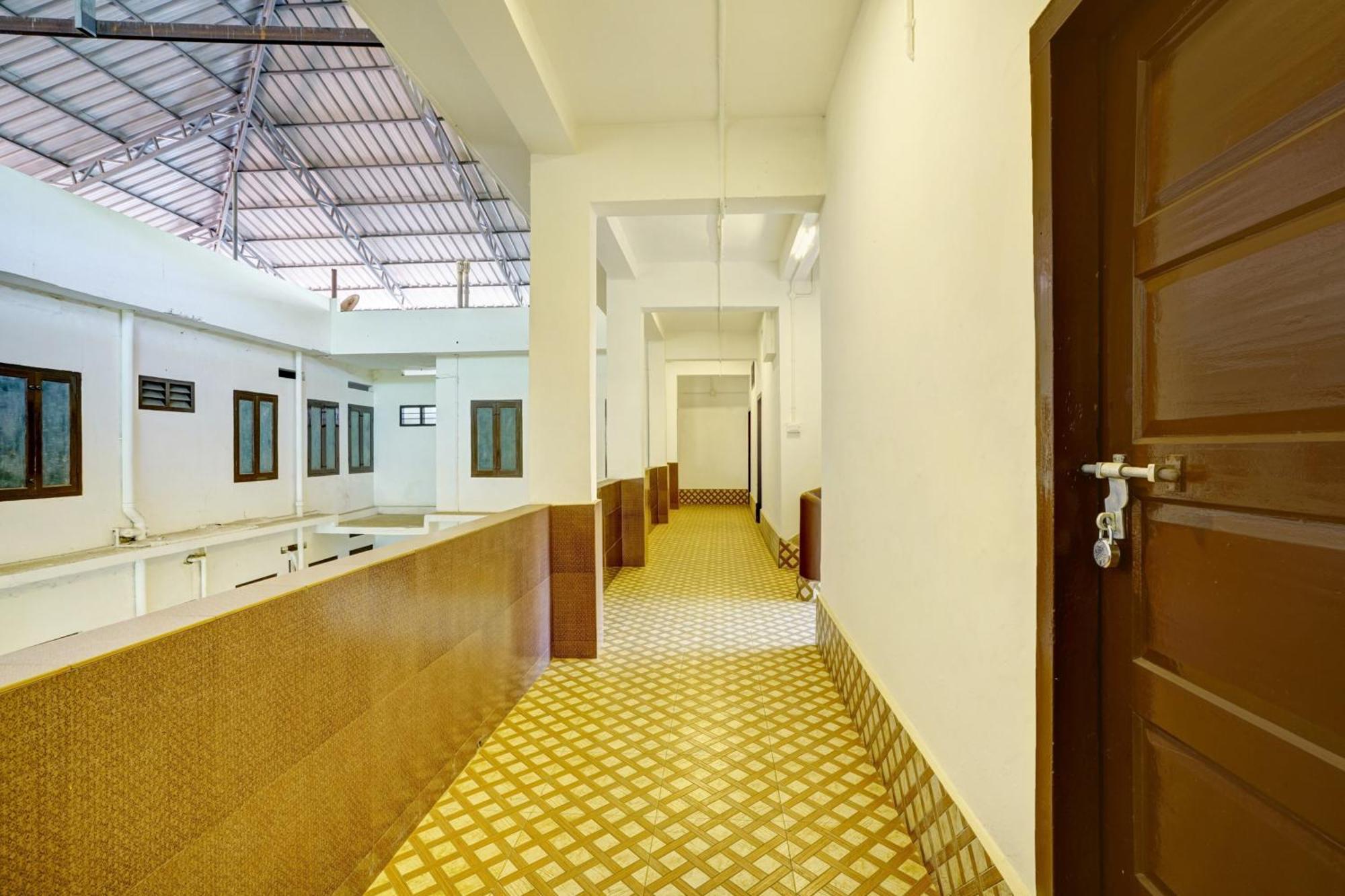 Super Hotel O Ceasar Palace Annex Thodupuzha Екстериор снимка